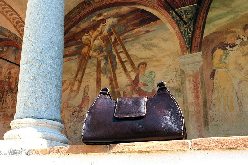 ɫɫ leather craftsmanship, Timeless elegance in leather bags, Artistry of ɫɫ leather production, Legacy of ɫɫ leather heritage